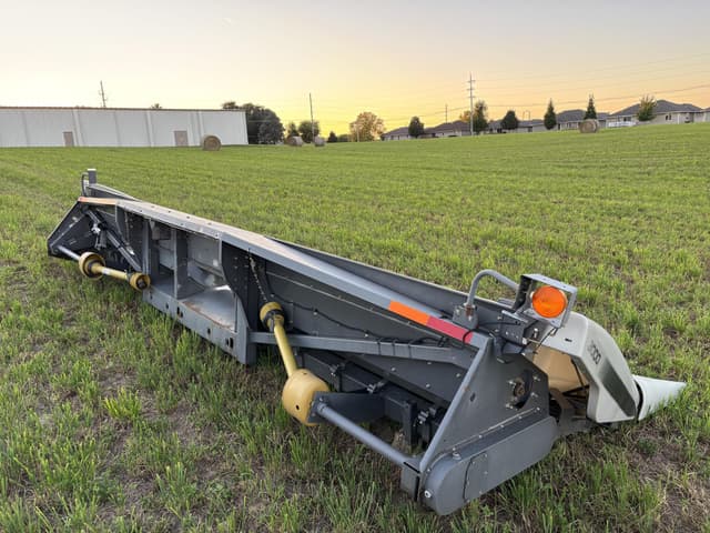 Image of Gleaner 3000 equipment image 4