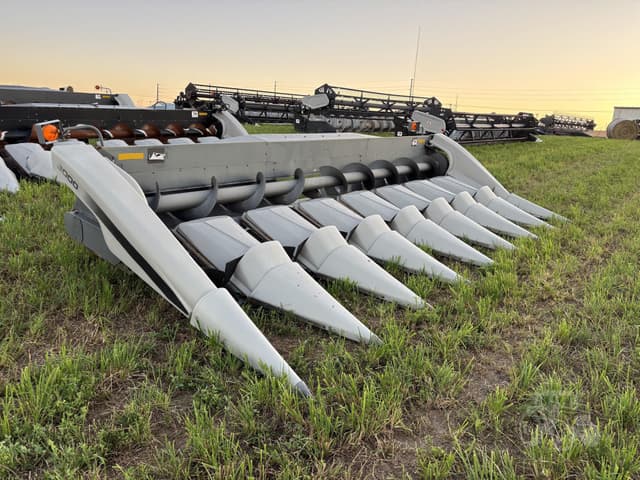 Image of Gleaner 3000 equipment image 2