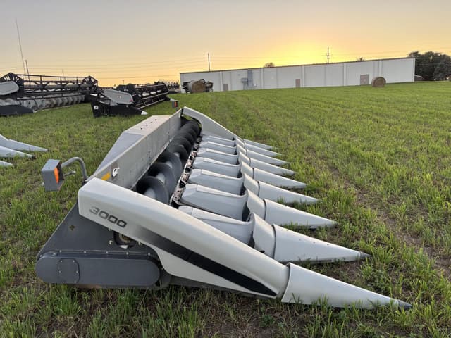 Image of Gleaner 3000 equipment image 3
