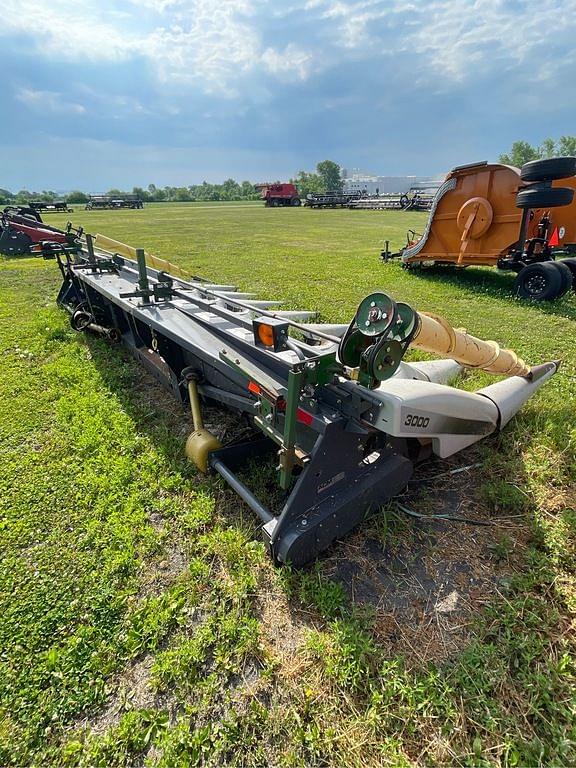 Image of Gleaner 3000 equipment image 2