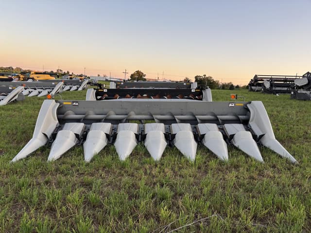 Image of Gleaner 3000 equipment image 1