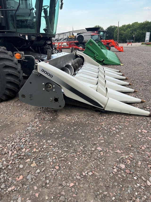 Image of Gleaner 3000 equipment image 2