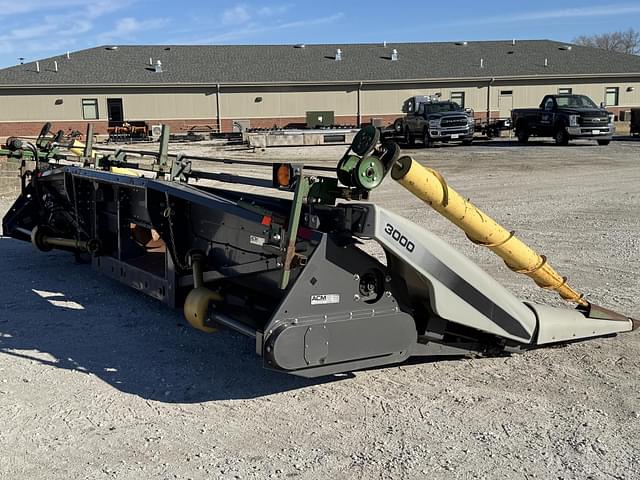 Image of Gleaner 3000 equipment image 2