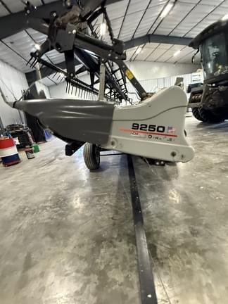 Image of Gleaner 9250-35 equipment image 3