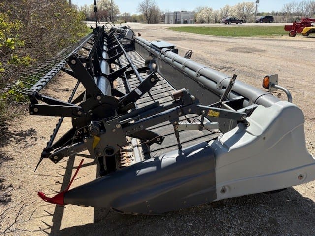 2013 Gleaner 9250 Equipment Image0