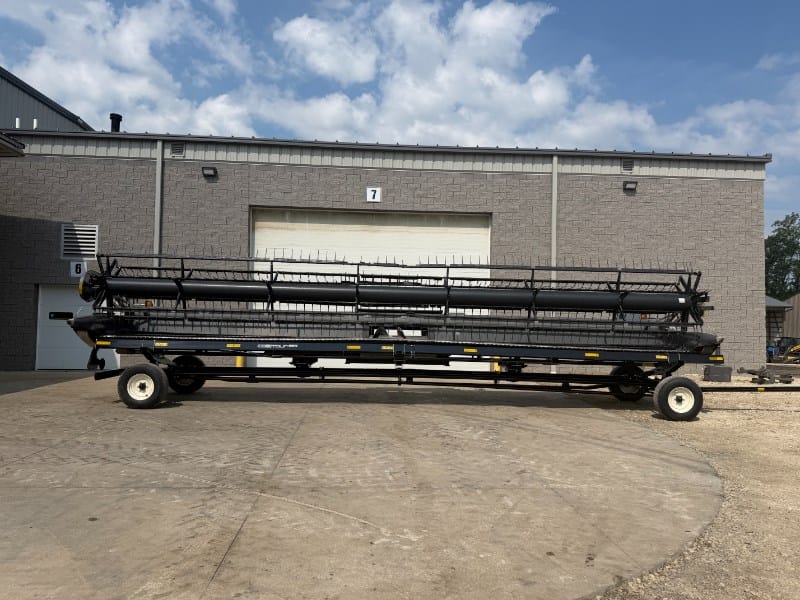 2013 Gleaner 9250-35 Equipment Image0