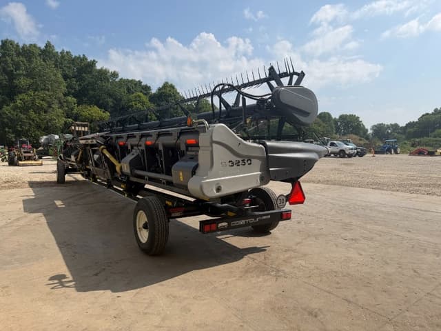 Image of Gleaner 9250-35 equipment image 2