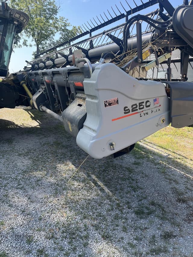 Image of Gleaner 9250 equipment image 4