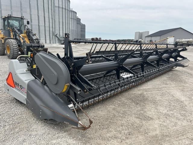 Image of Gleaner 9250 equipment image 1