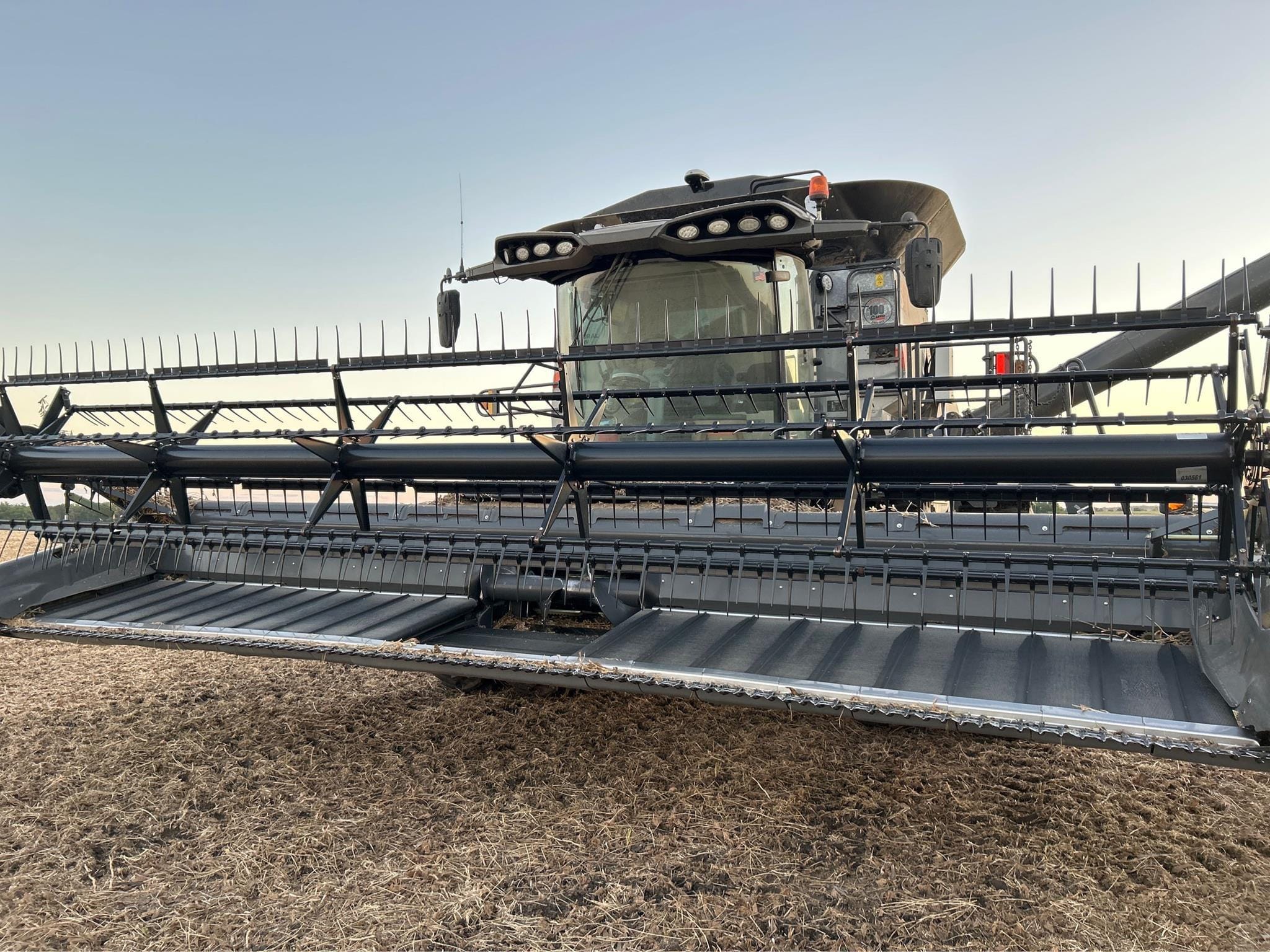 2013 Gleaner 9250 Equipment Image0