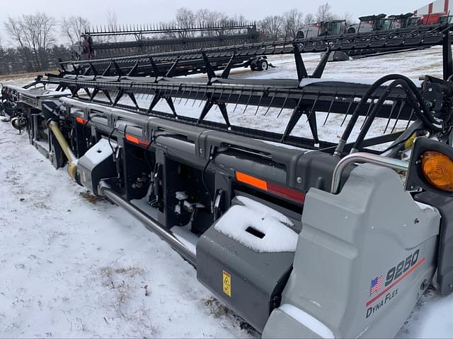 Image of Gleaner 9250 equipment image 1