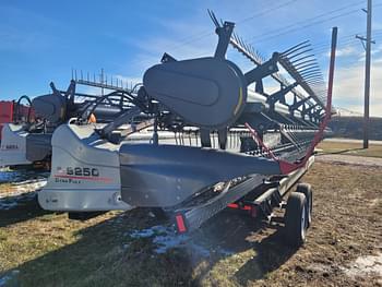 2013 Gleaner 9250 Equipment Image0