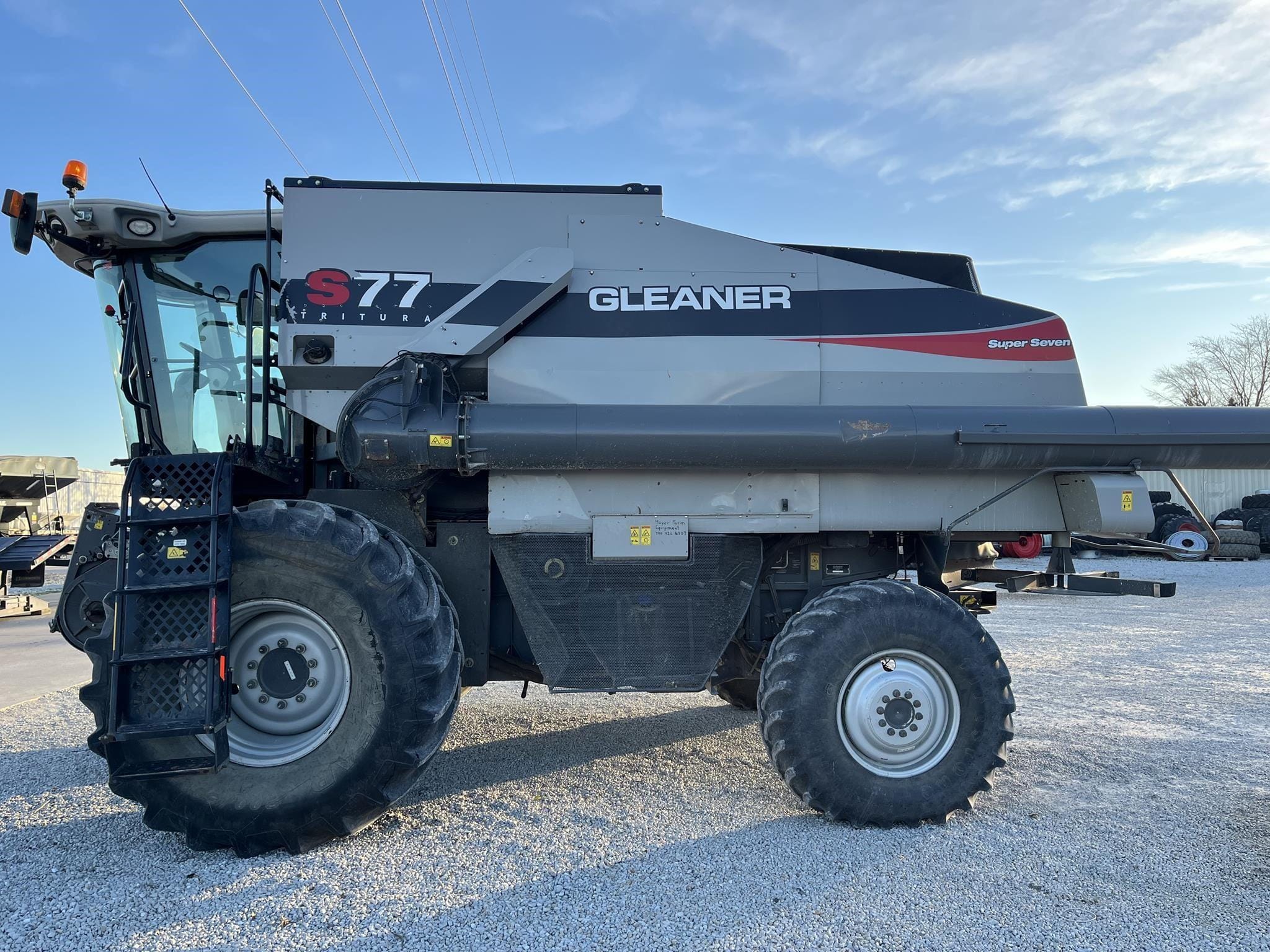 2013 Gleaner S77 Equipment Image0