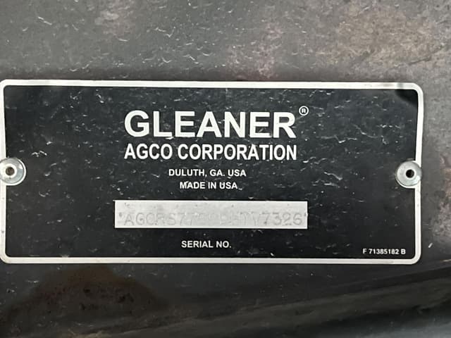 Image of Gleaner S77 equipment image 4