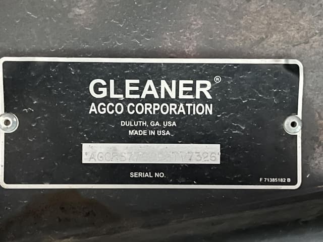 Image of Gleaner S77 equipment image 4