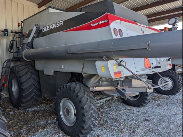 Image of Gleaner S77 equipment image 2