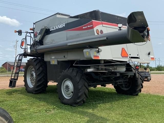 Image of Gleaner S77 equipment image 2