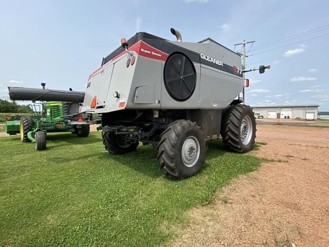 Image of Gleaner S77 equipment image 3
