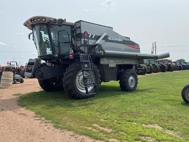Image of Gleaner S77 equipment image 1