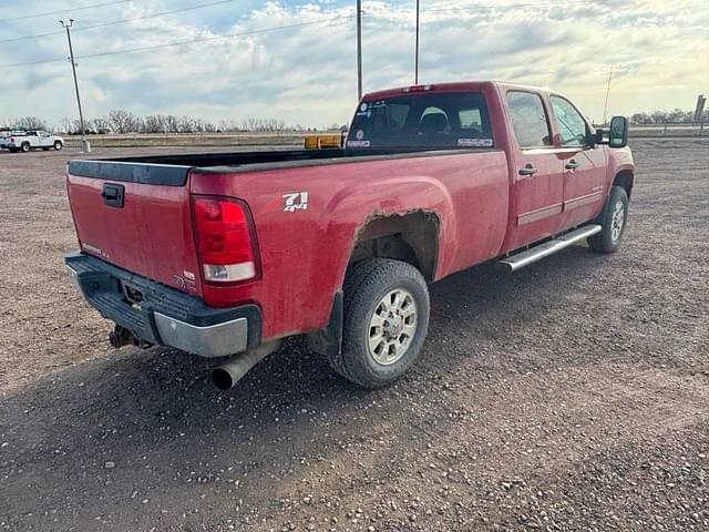 Image of GMC 2500HD equipment image 2