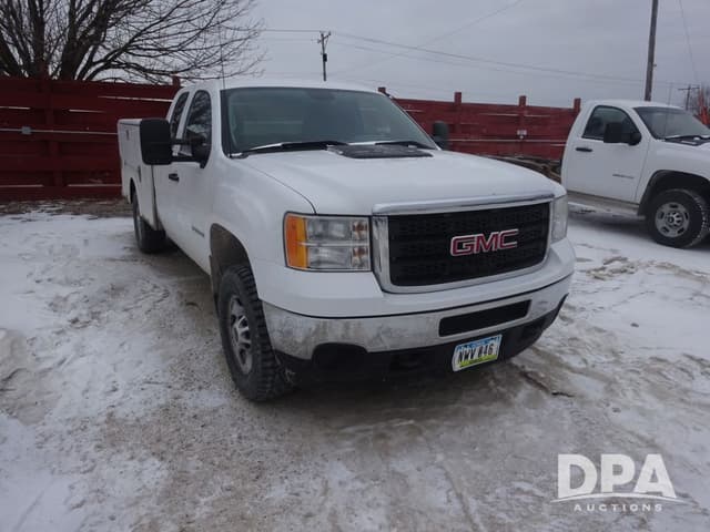 Image of GMC 2500HD equipment image 2