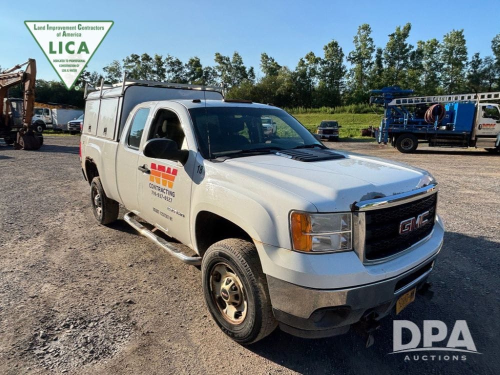 2013 GMC 2500HD Equipment Image0