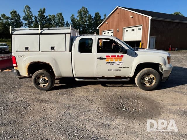 Image of GMC 2500HD equipment image 4
