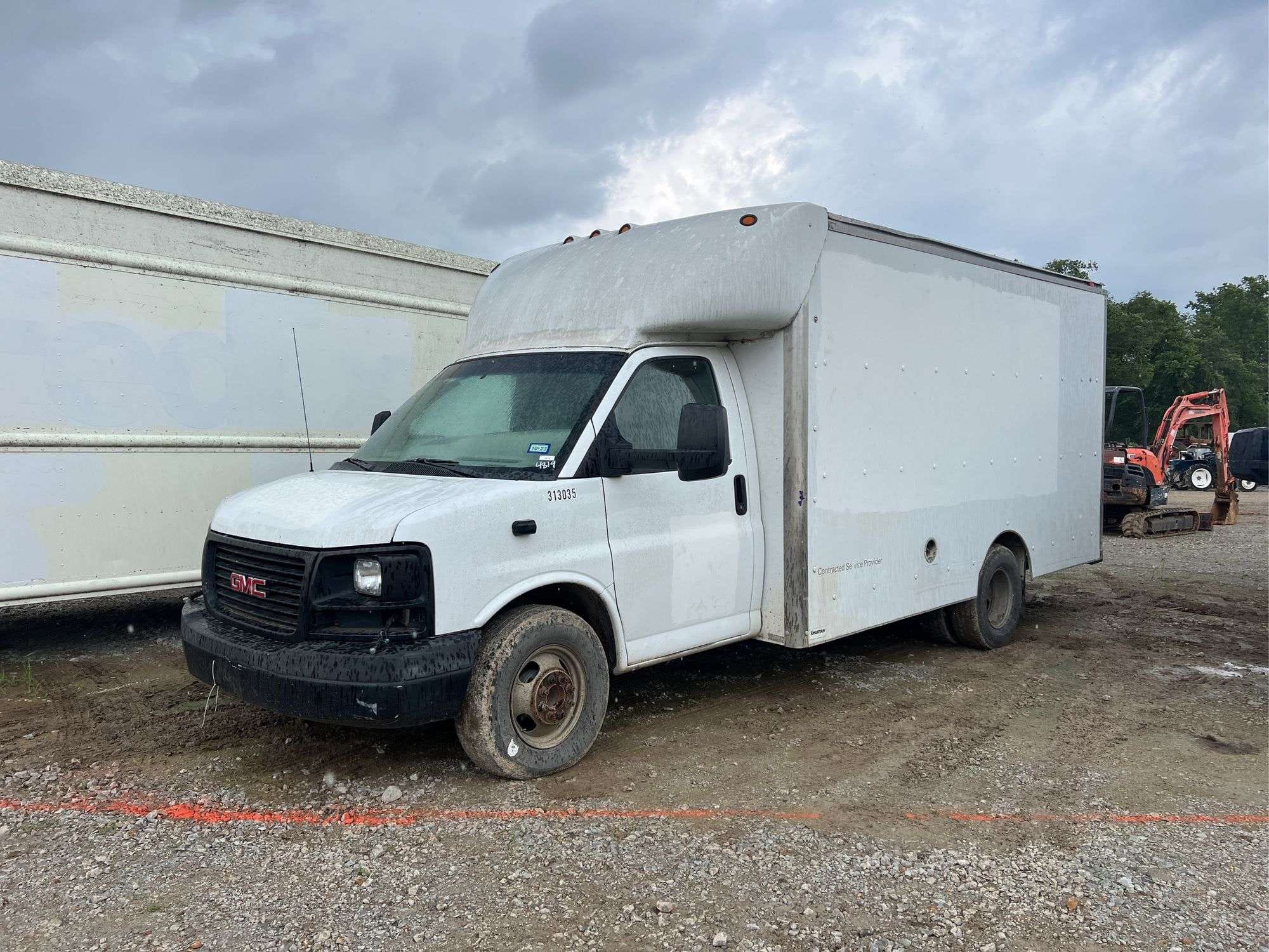 2013 GMC 3500 Equipment Image0