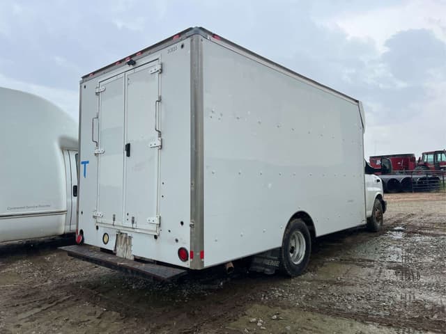 Image of GMC 3500 equipment image 3