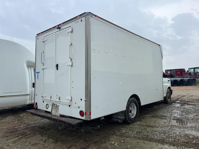 Image of GMC 3500 equipment image 3