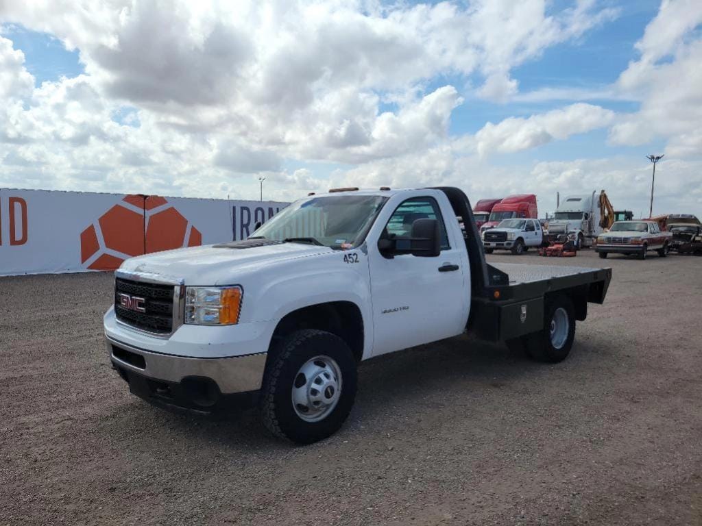 2013 GMC 3500HD Equipment Image0