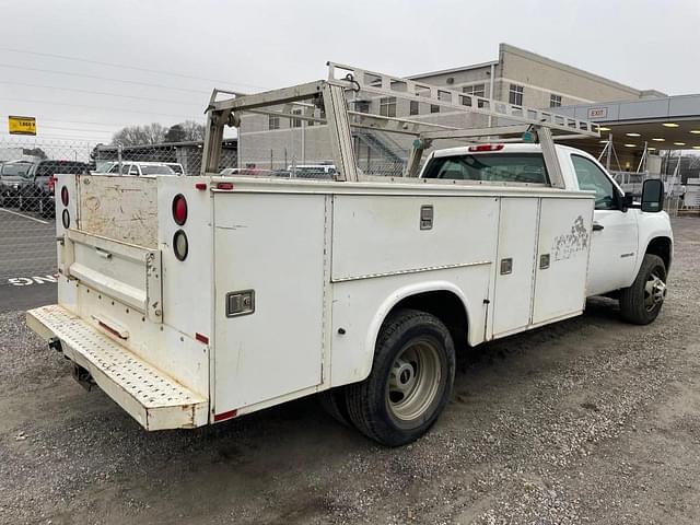 Image of GMC 3500 equipment image 2