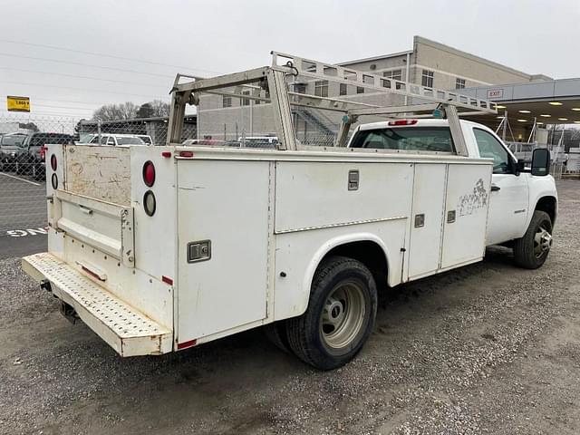 Image of GMC 3500 equipment image 3