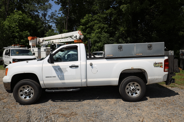 Image of GMC 3500HD equipment image 3