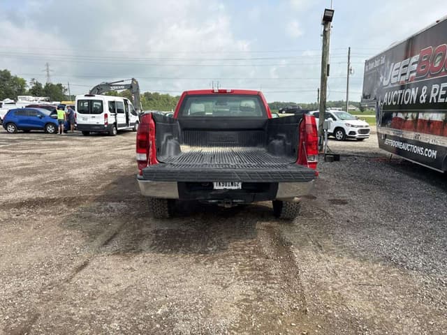 Image of GMC Sierra 1500 equipment image 2