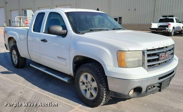 Image of GMC Sierra 1500 equipment image 2