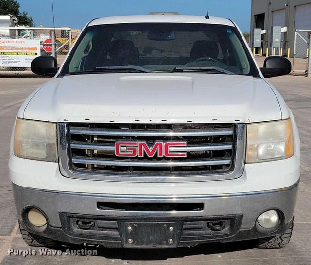 Image of GMC Sierra 1500 equipment image 1