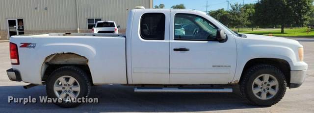 Image of GMC Sierra 1500 equipment image 3