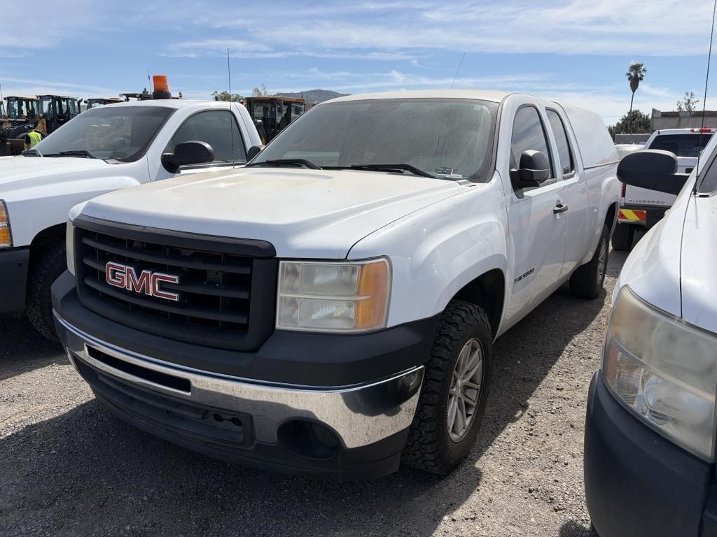 2013 GMC 1500 Equipment Image0