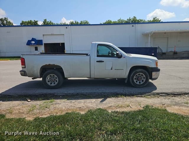 Image of GMC Sierra 1500 equipment image 3