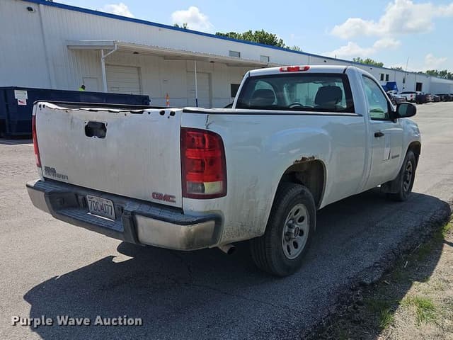 Image of GMC Sierra 1500 equipment image 4