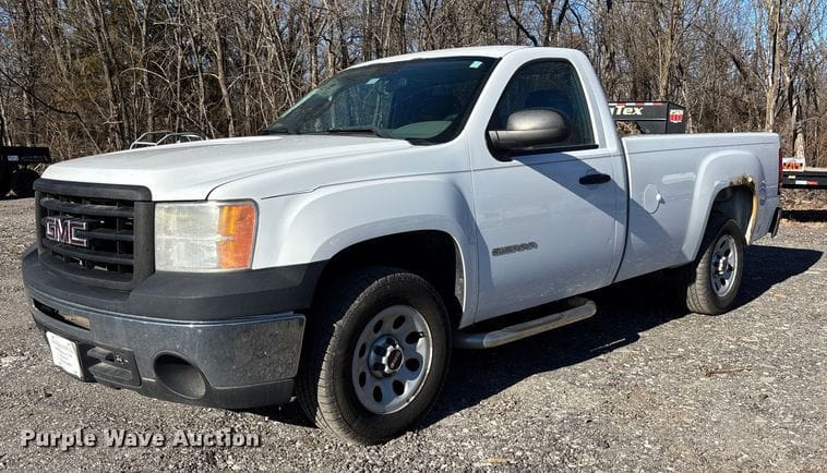 2013 GMC 1500 Equipment Image0