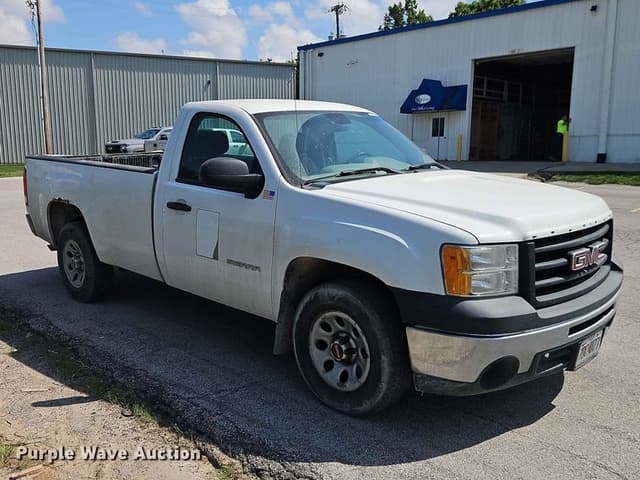 Image of GMC Sierra 1500 equipment image 2
