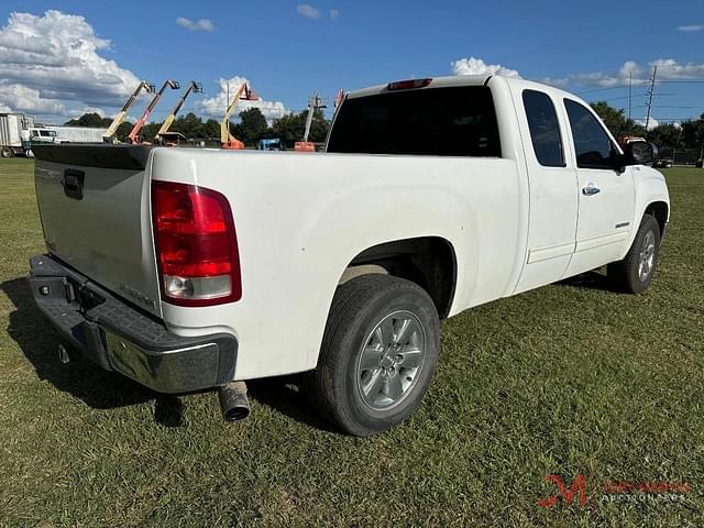 Image of GMC Sierra 1500 equipment image 2