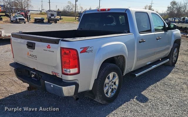 Image of GMC Sierra 1500 equipment image 4