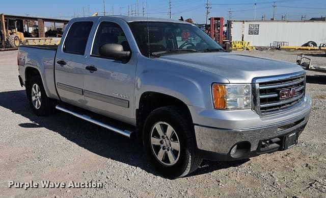 Image of GMC Sierra 1500 equipment image 2
