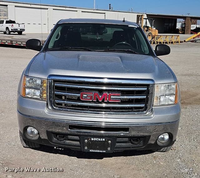 Image of GMC Sierra 1500 equipment image 1