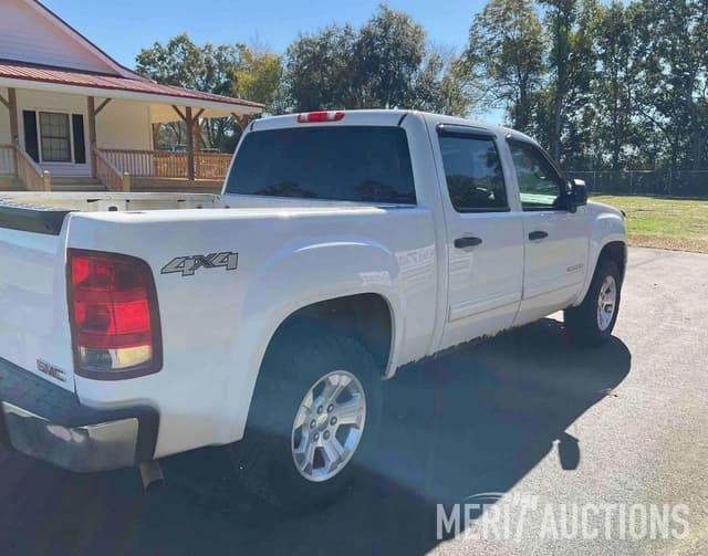 Image of GMC Sierra 1500 equipment image 4