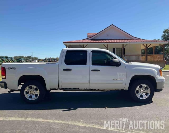 Image of GMC Sierra 1500 equipment image 2