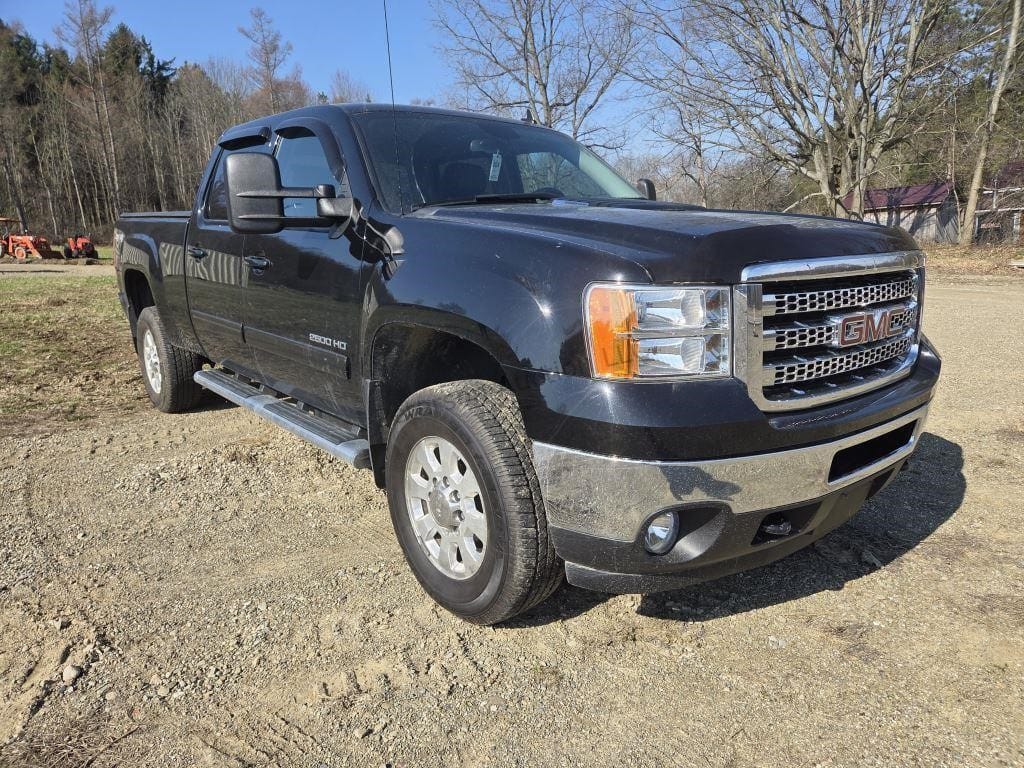 2013 GMC 2500HD Equipment Image0